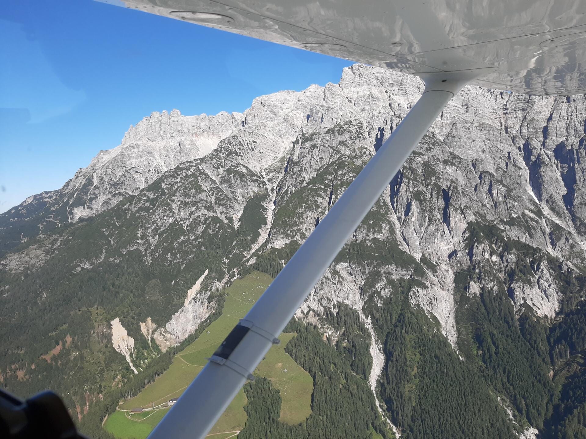 Alpenflug, Wilder Kaiser, Landung in Zell am See