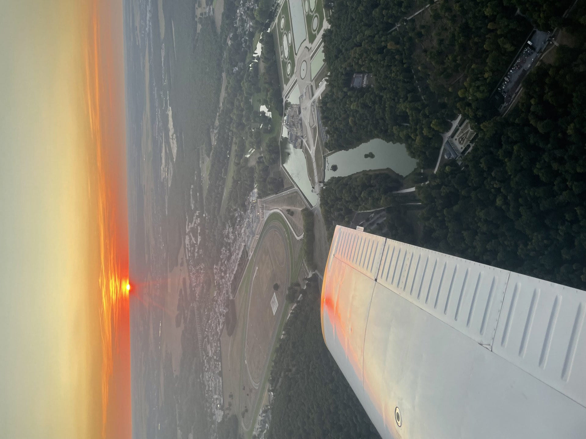 Vol crépusculaire et couché de soleil à 3000 pieds