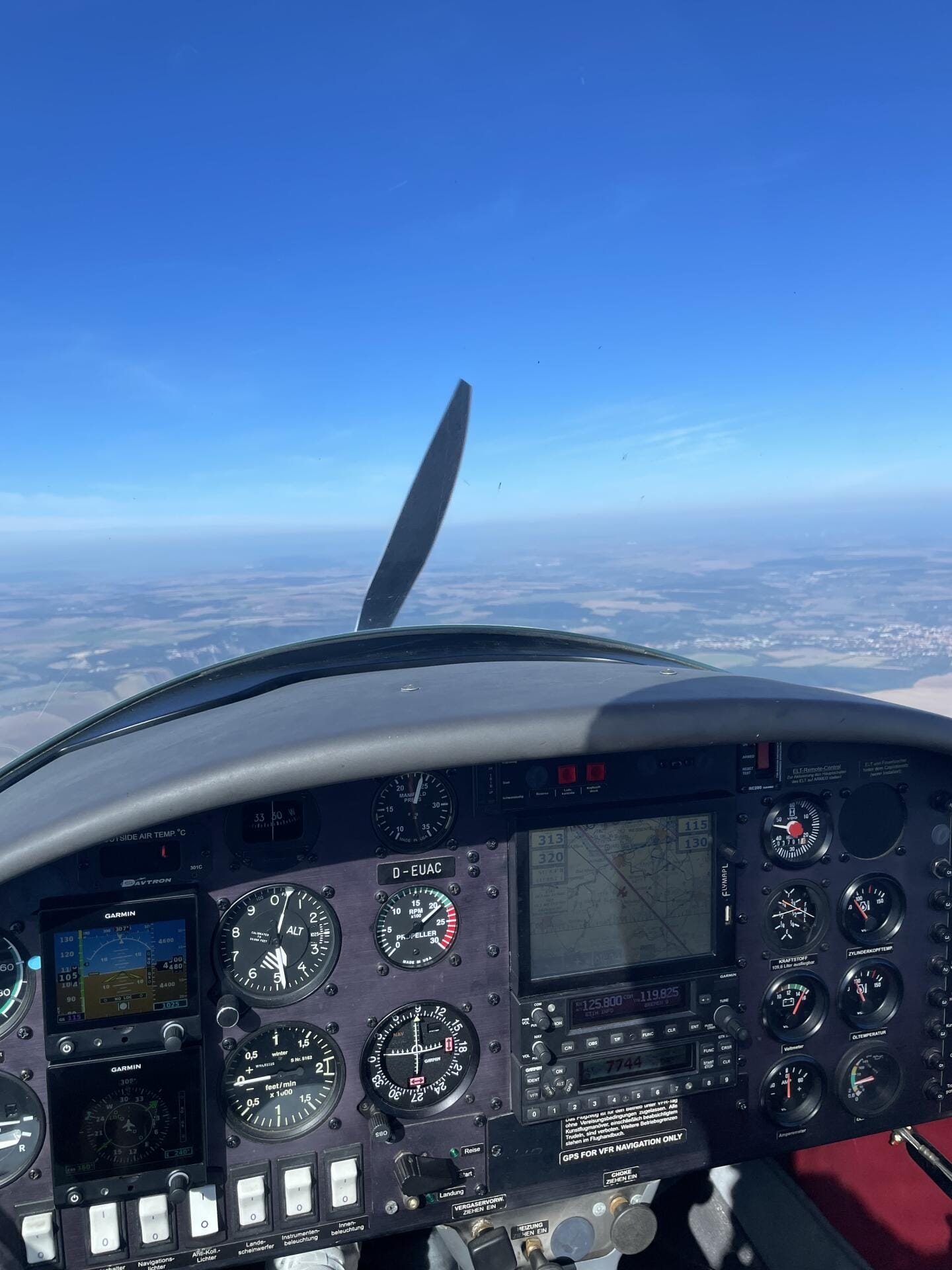 1 Stunde Flug durch die Region