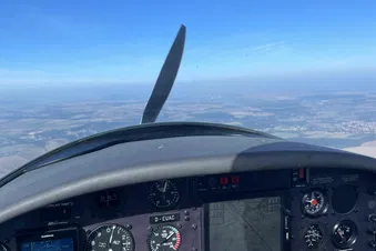 1 Stunde Flug durch die Region