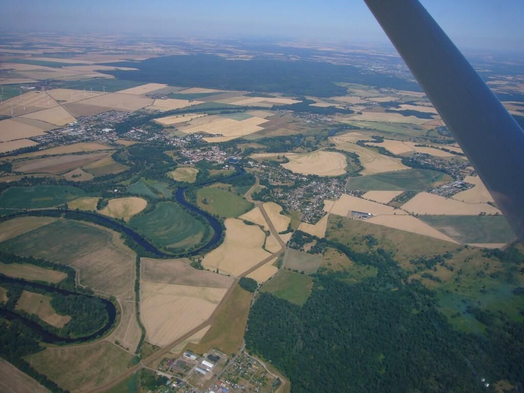 Mulde-Landschaft, hinten Mosigkauer Heide, dahinter Dessau
