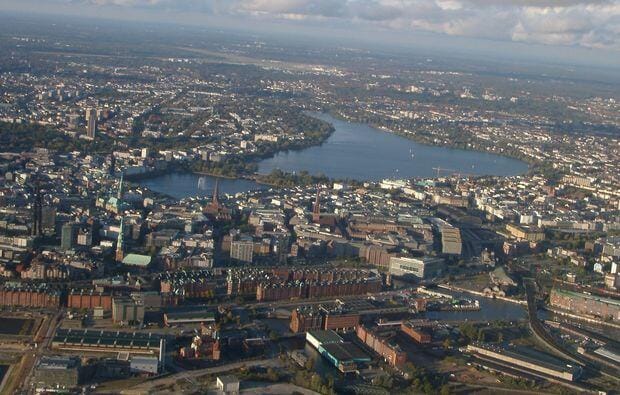 Hamburg von oben in einer Cessna 172SP
