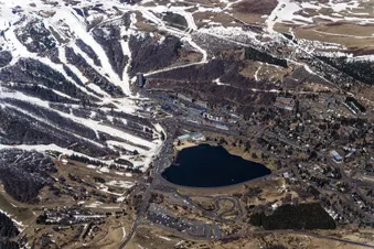 le lac du Chambon et Super Besse pour la station de ski en Auvergne