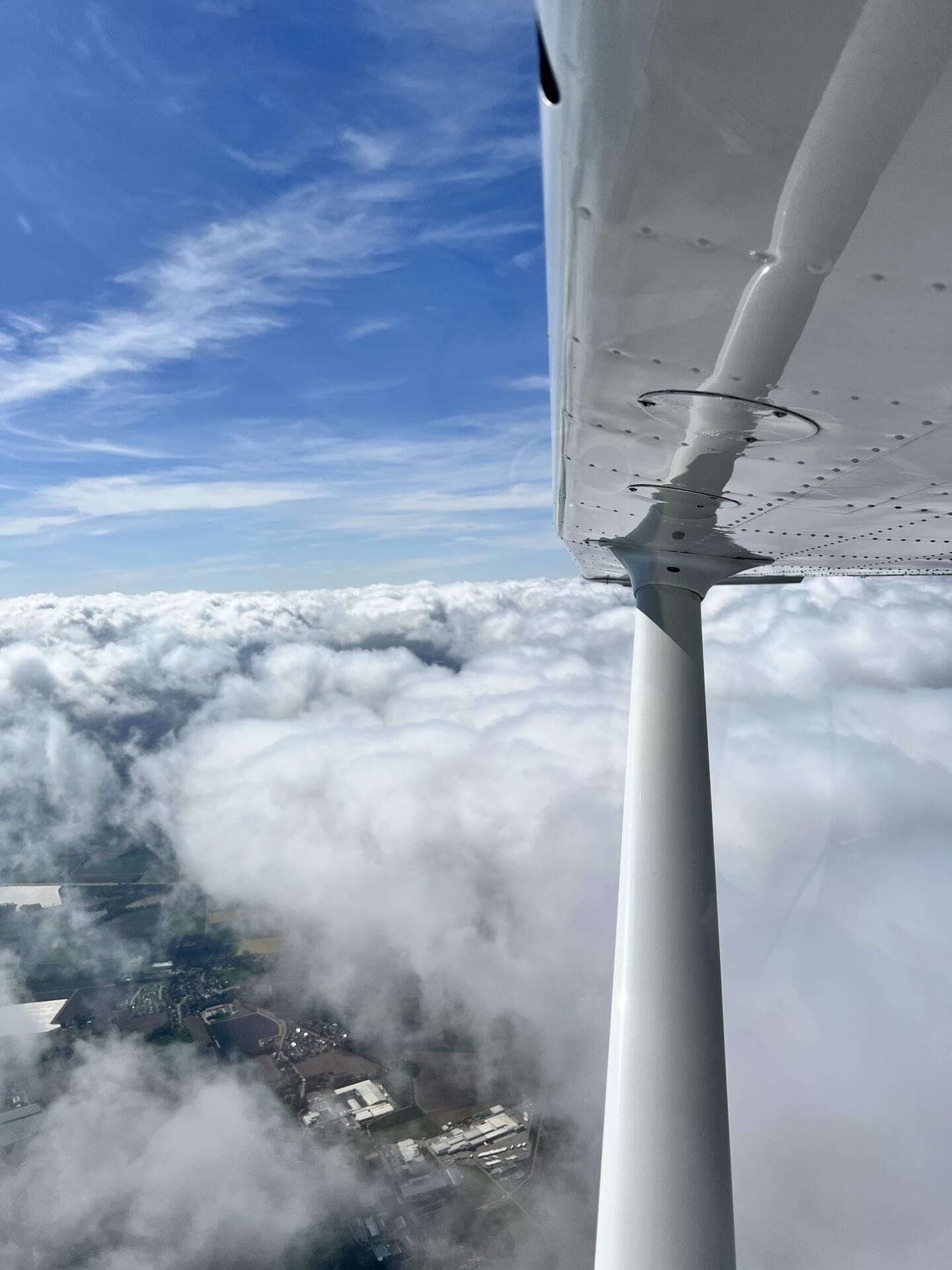 Von Nord nach Süd, Flug an den Bodensee nach Friedrichshafen