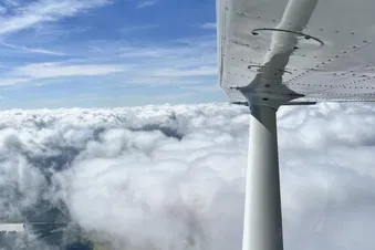 Von Nord nach Süd, Flug an den Bodensee nach Friedrichshafen