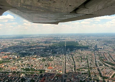 Rundflug über die Dächer Berlins