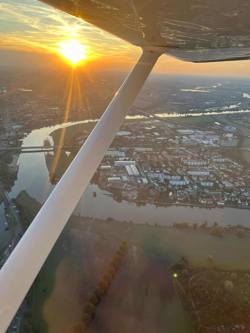 Sonnenuntergangs-Rundflug Dresden (mit Carolabrücke! )