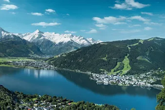 Entdecke die Alpen mit vielen Seen, Tälern und Berggipfeln
