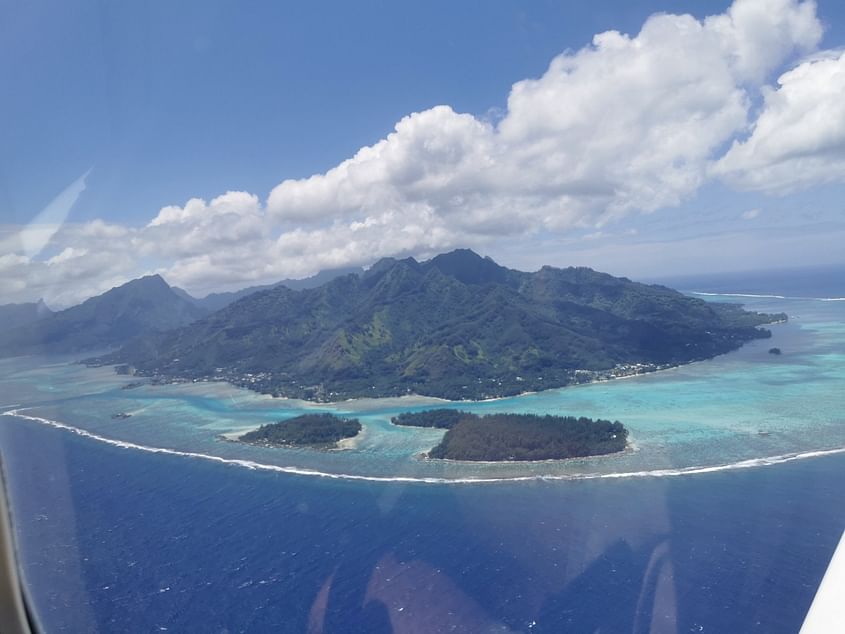 Survol de Maiao & des baies de Moorea depuis Tahiti
