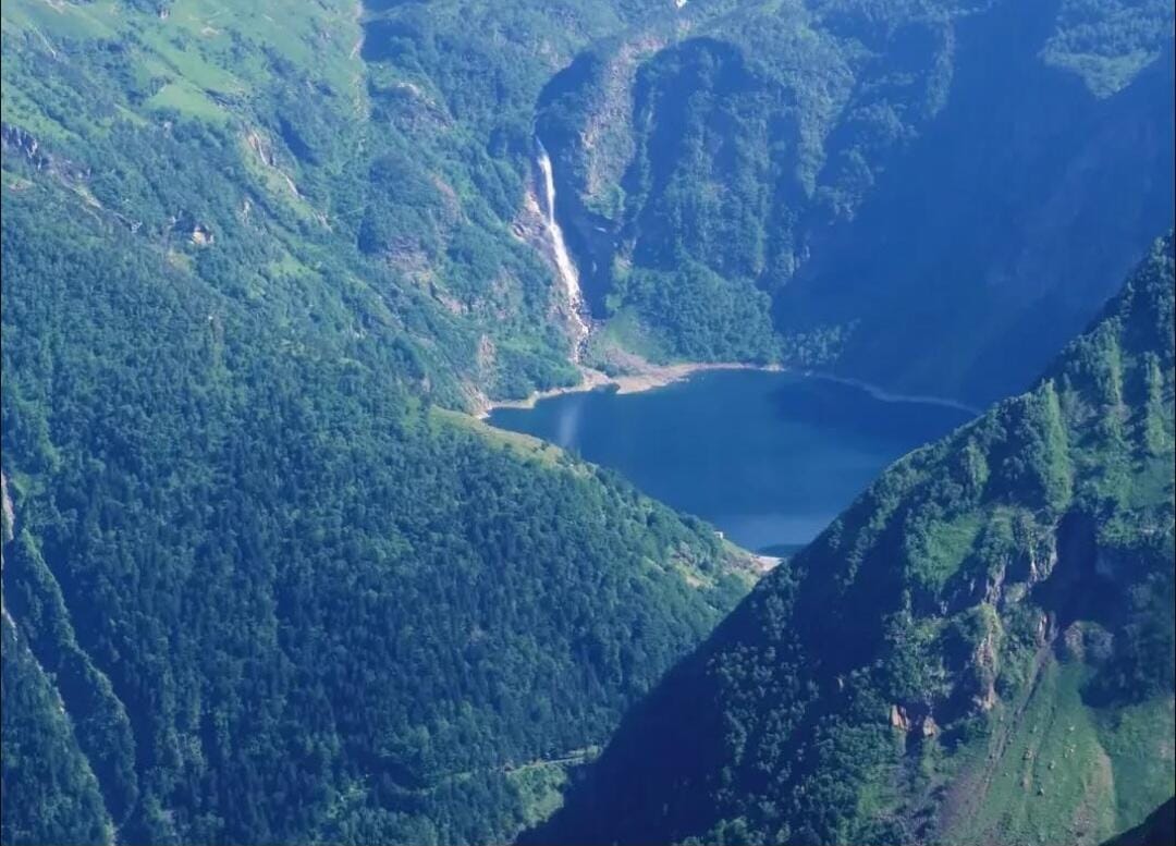 Survol des Pyrénées et découverte du Pic du midi