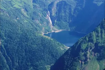 Survol des Pyrénées et découverte du Pic du midi