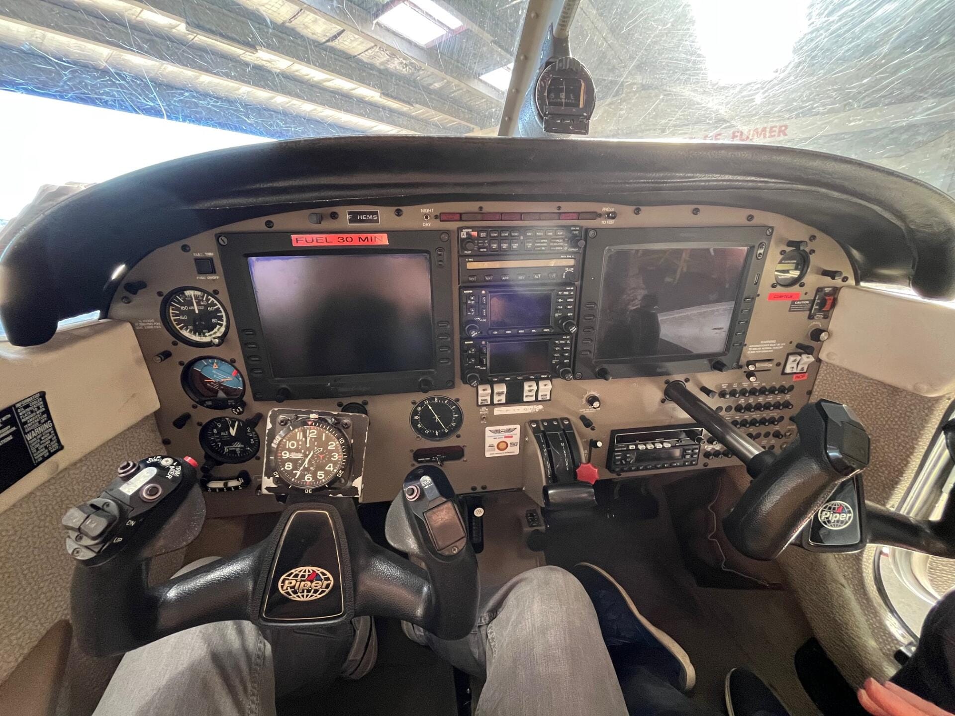 cockpit PA28