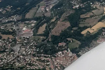 PUY EN VELAY avec la Sainte Vierge sur le droite en bas