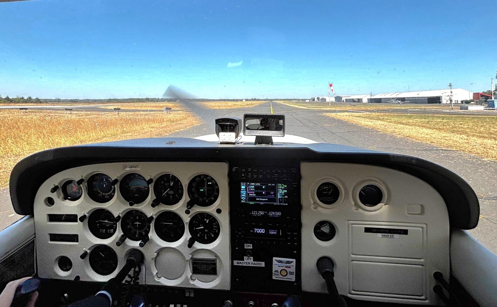 Vue avant et tableau de bord