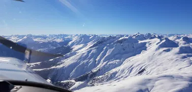 Flug entlang der Alpen nach Samedan (DA50)