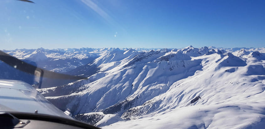 Flug entlang der Alpen nach Samedan (DA50)