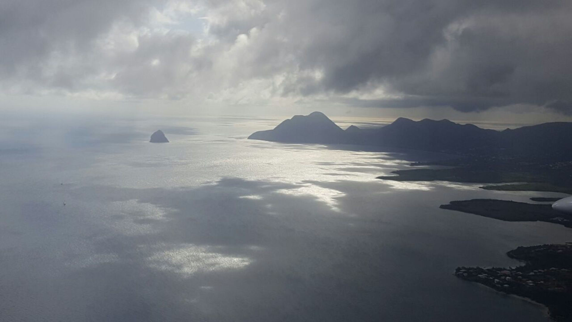 Coucher de soleil sur l'île aux fleurs...
