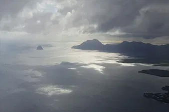 Coucher de soleil sur l'île aux fleurs...