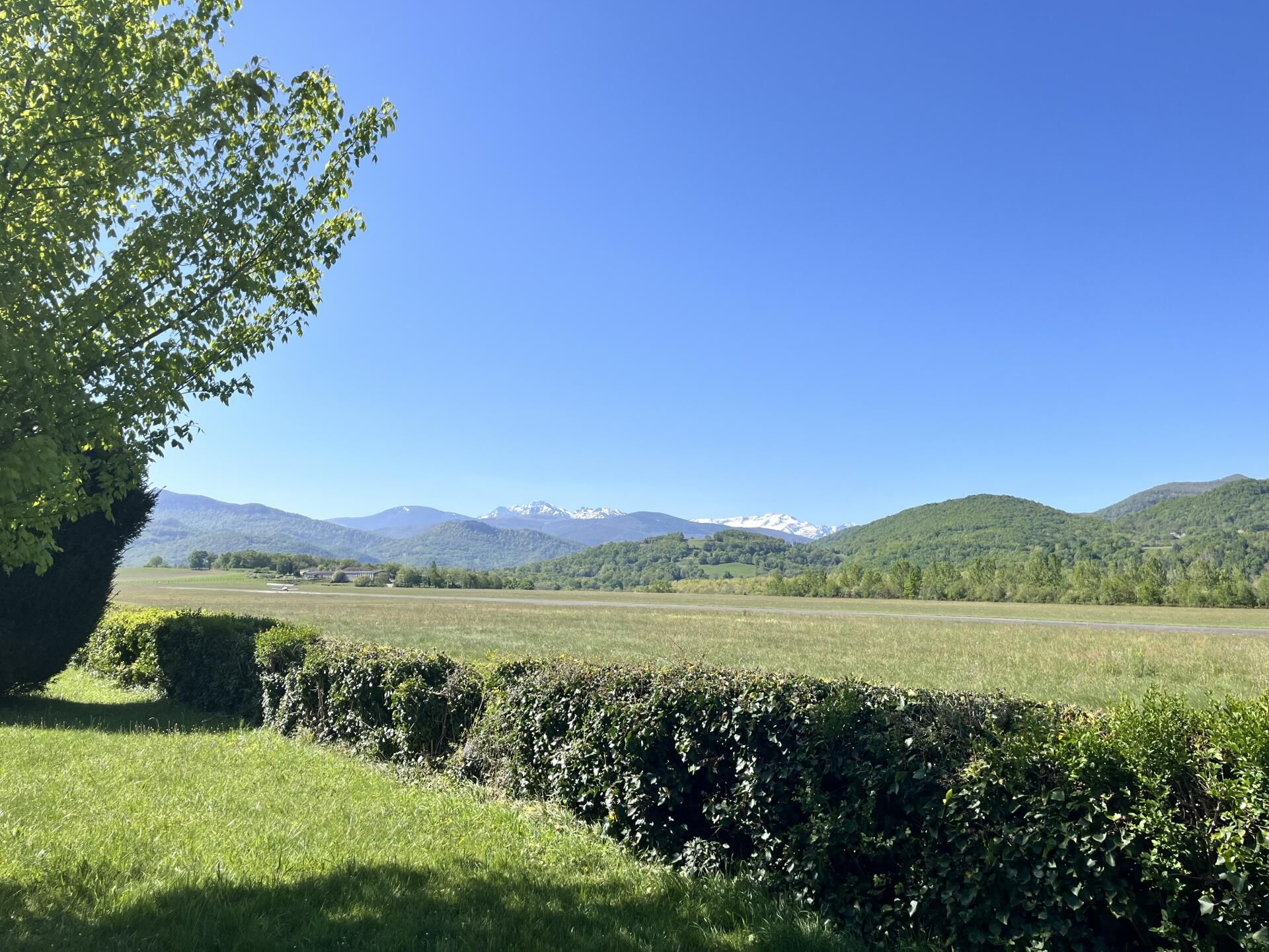 Survol des Pyrénées et Escale à Saint Girons