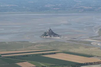 Balade aérienne au dessus du Mont St Michel