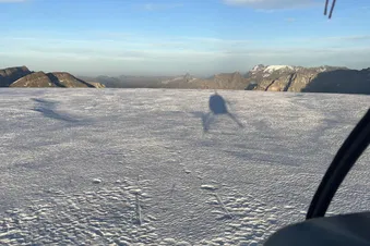 Helicopter Landing on a glacier at 10'000feet - 3000m