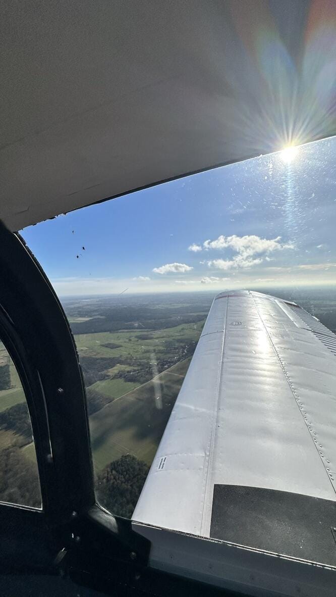 Kaffee & Kuchen per Flugzeug zum Flugplatzrestaurant Damme