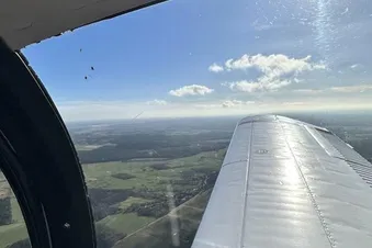 Kaffee & Kuchen per Flugzeug zum Flugplatzrestaurant Damme