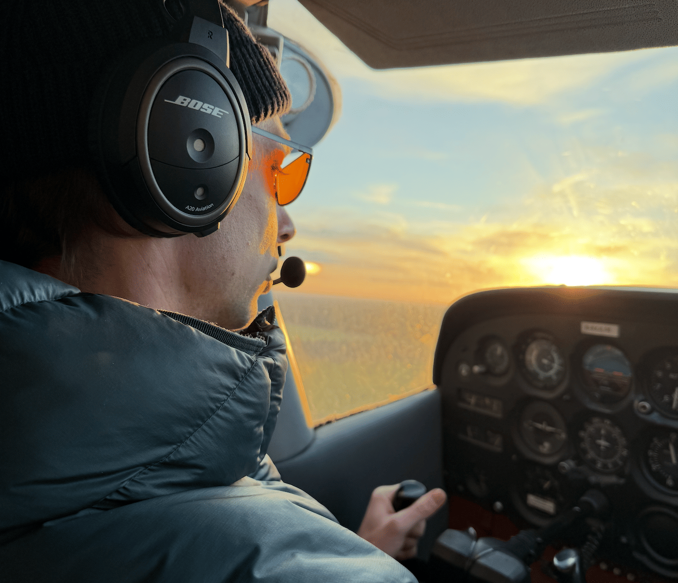 Flug gen Sonnenuntergang