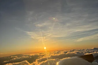 Vol au dessus du Lac de Serre-Ponçon, Pic de Bure et Ceuze