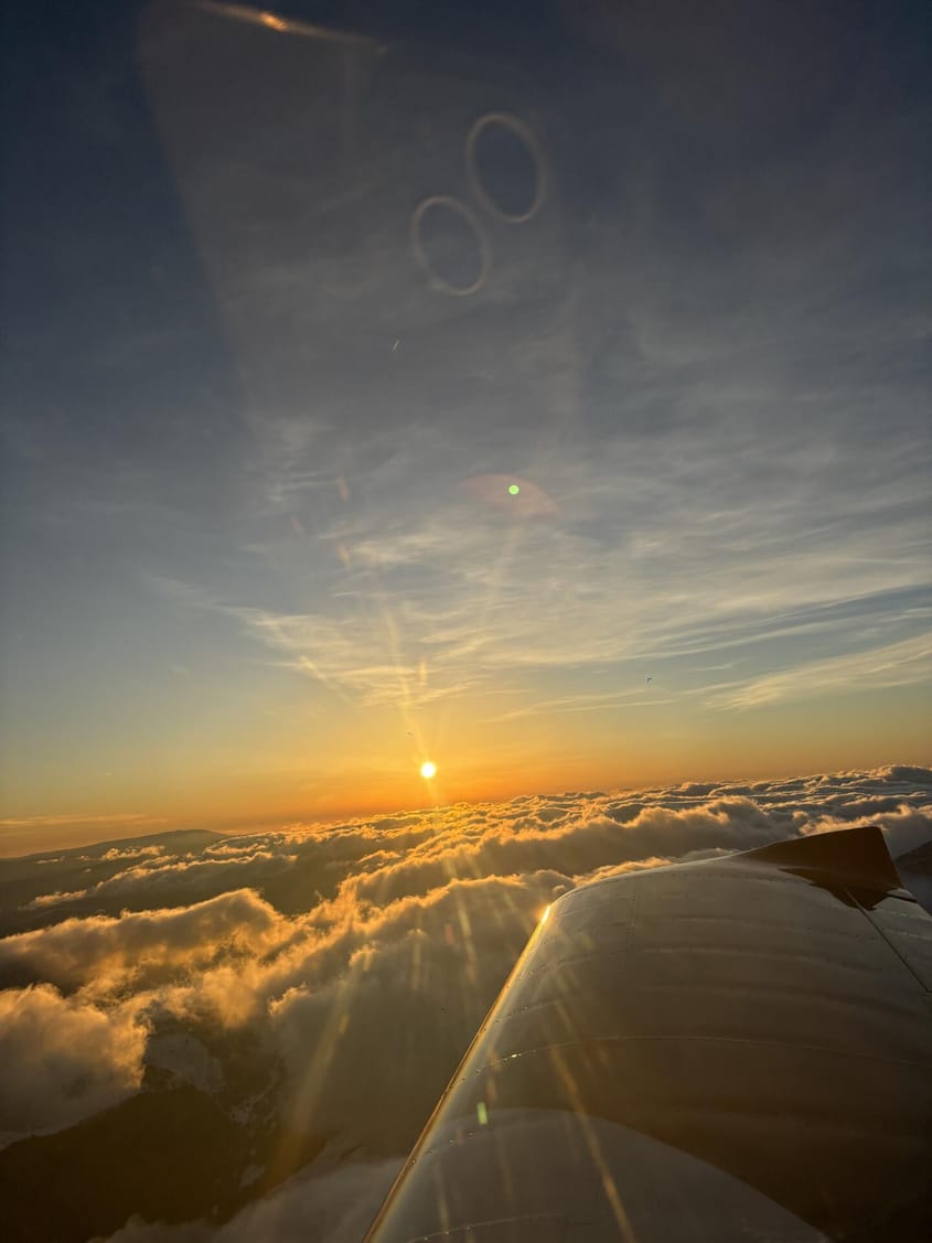 Vol au dessus du Lac de Serre-Ponçon, Pic de Bure et Ceuze