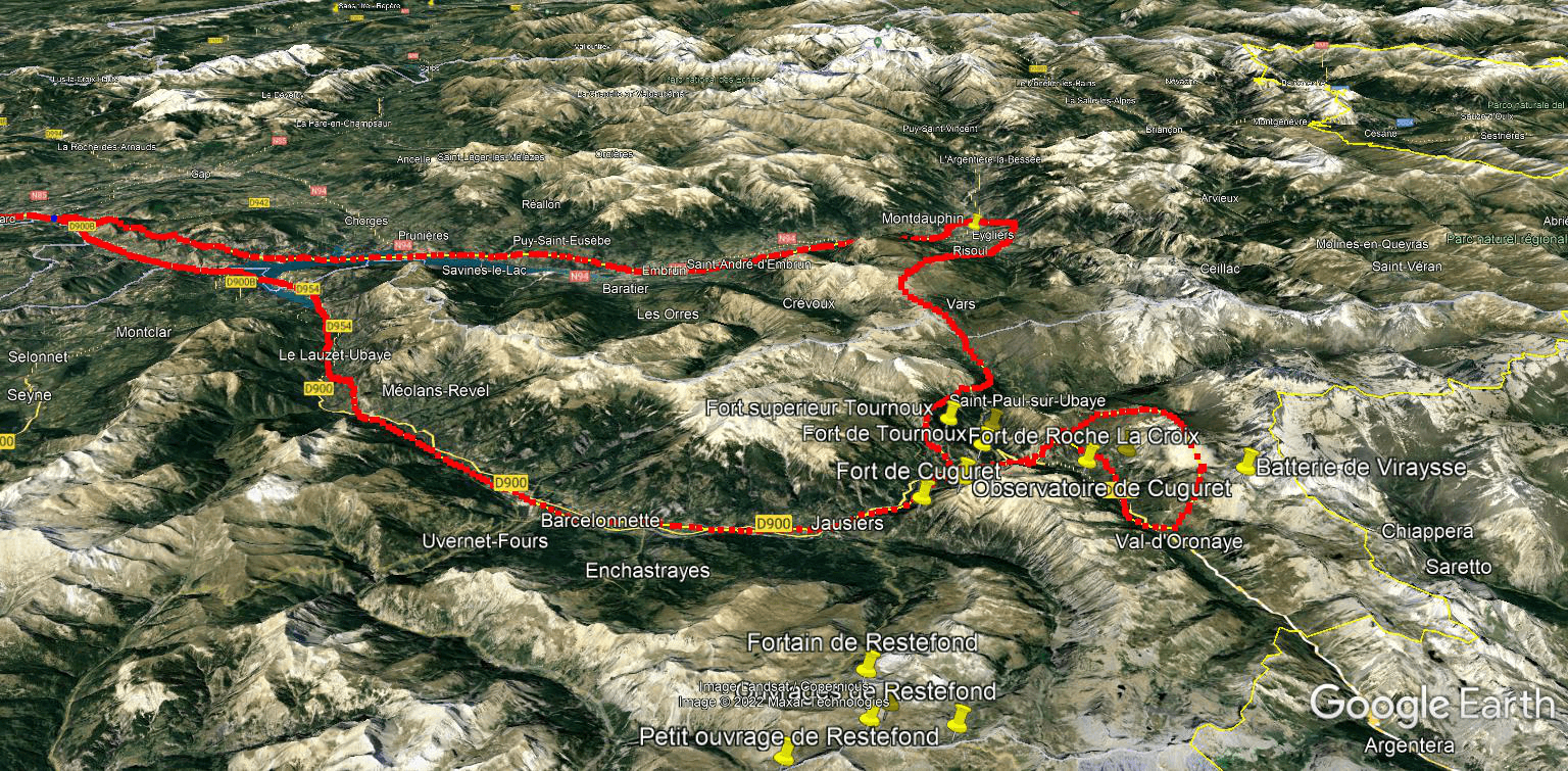 Balade aérienne au-dessus des forteresses secrètes des Alpes