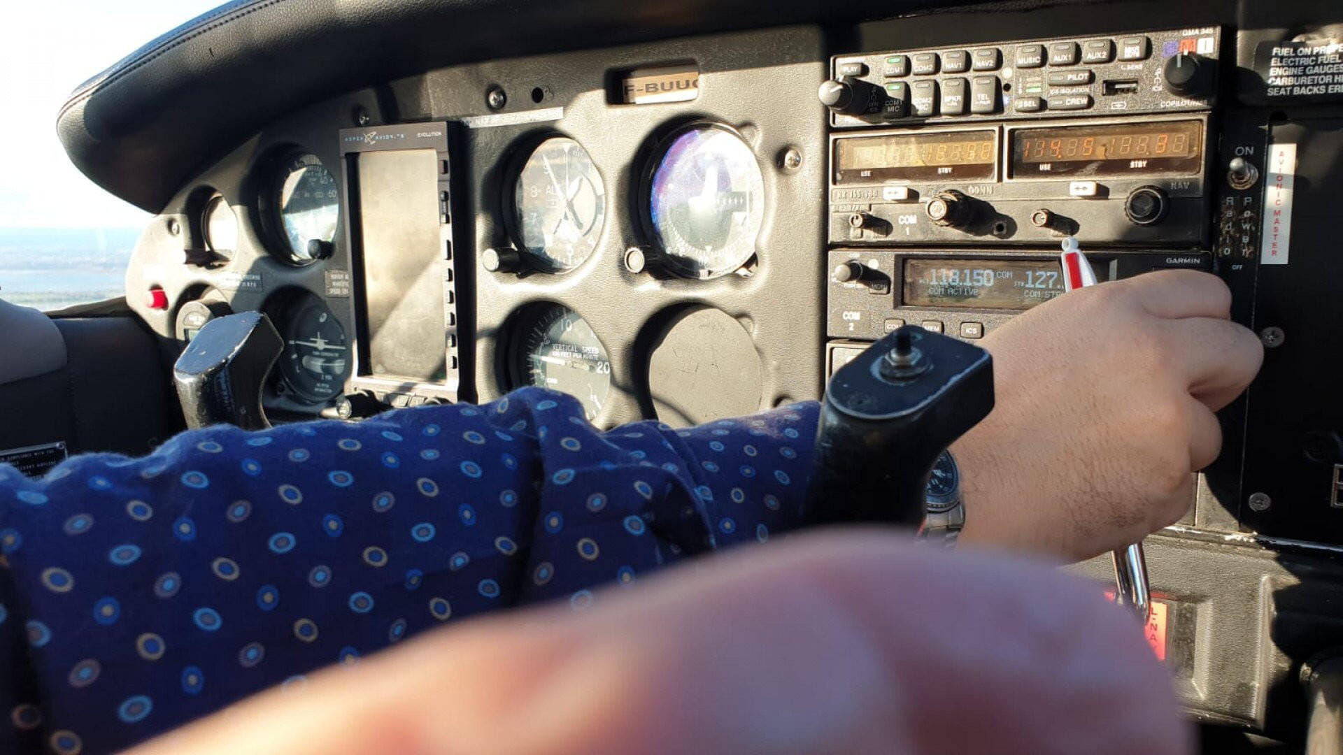 Aigues-Mortes et Camargue, survol entre ciel et lagunes