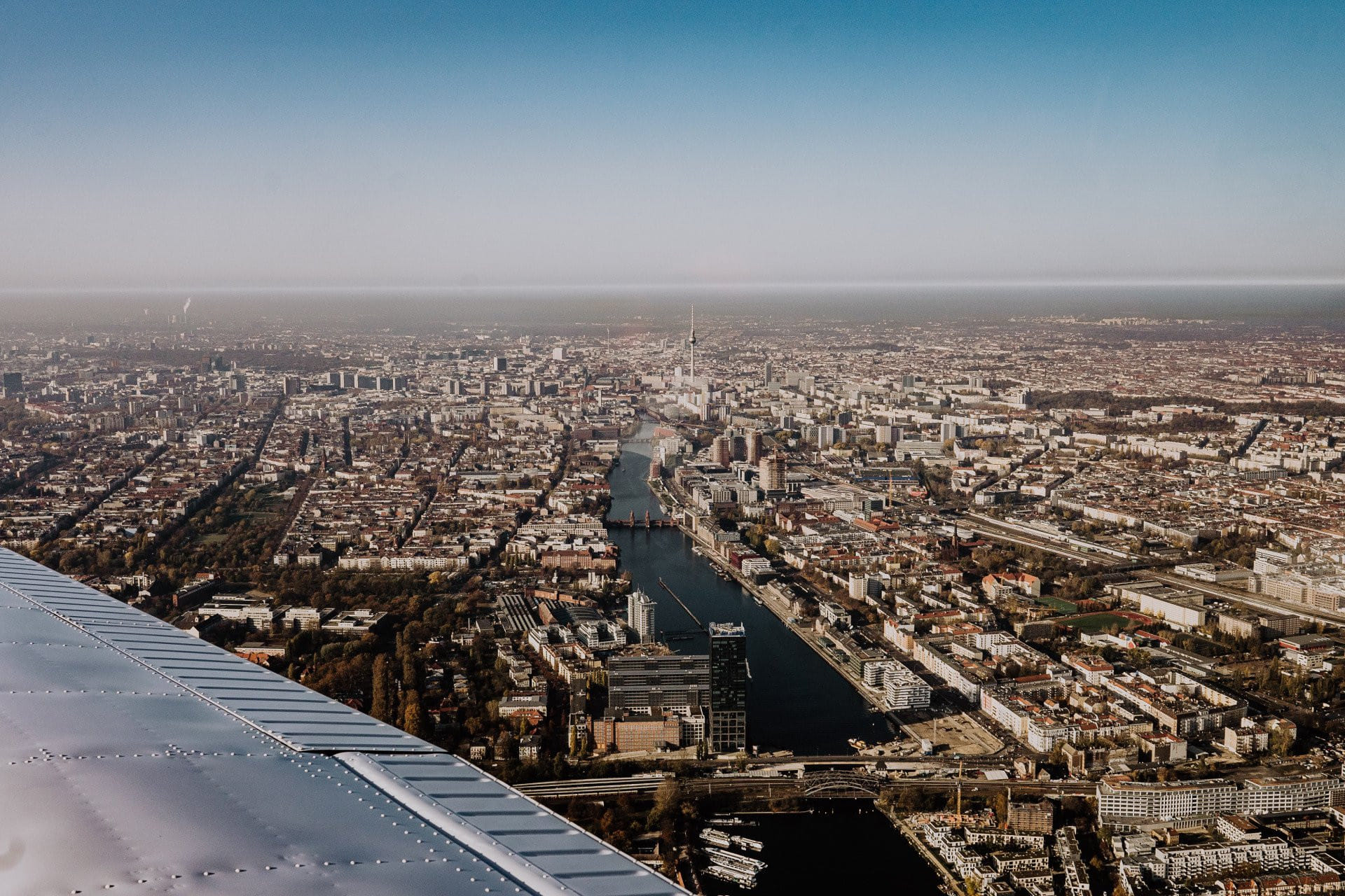 Berlin/Potsdam Umgebung (Sunset) Rundflug mit Tiefanflug BER