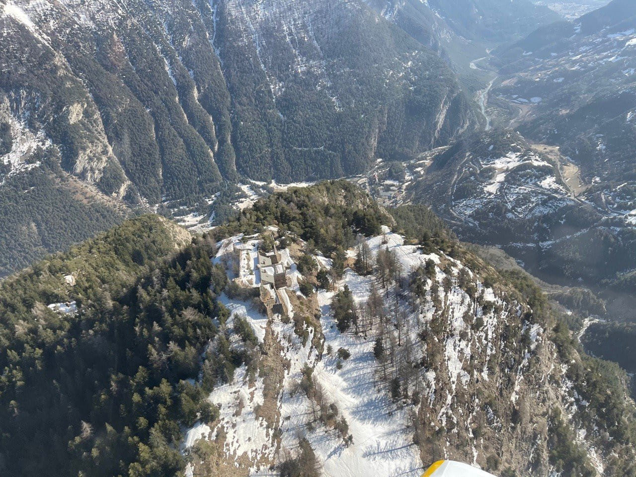 Balade aérienne au-dessus des forteresses secrètes des Alpes
