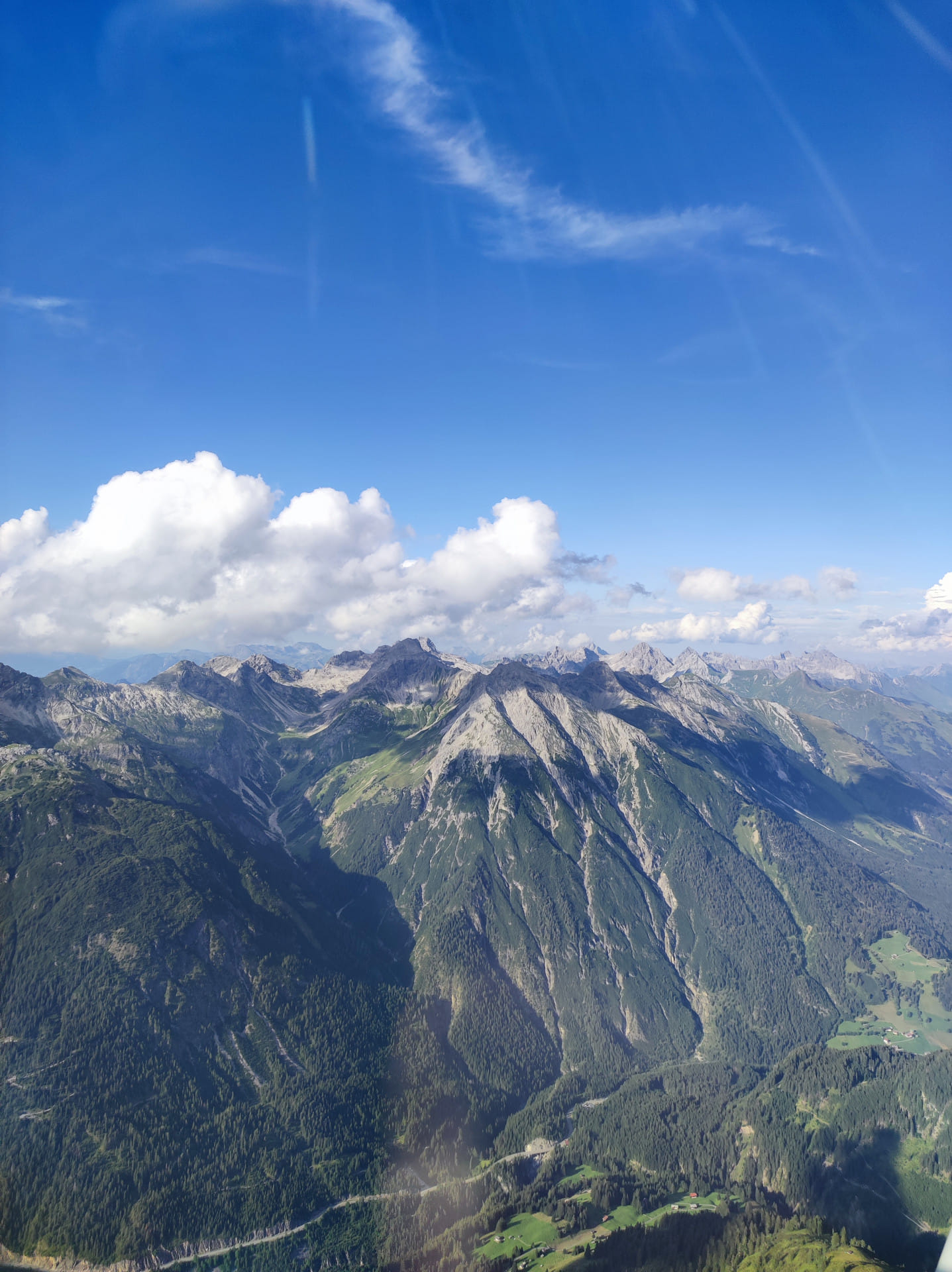 Alpentour - Flexibler Flug an den Berggipfeln vorbei