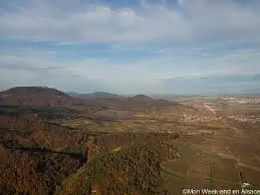 Découvrez ces villages pittoresques en prenant de la hauteur