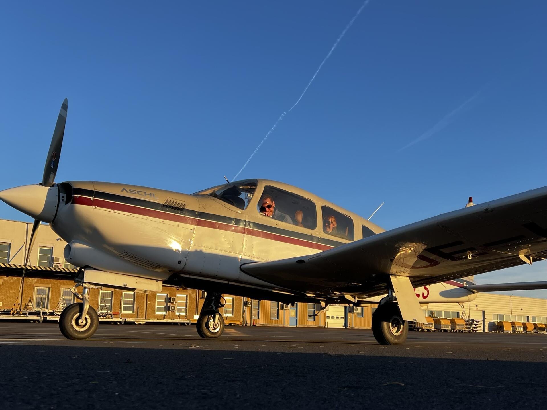 Passagiere und Pilot freuen sich schon auf den Flug