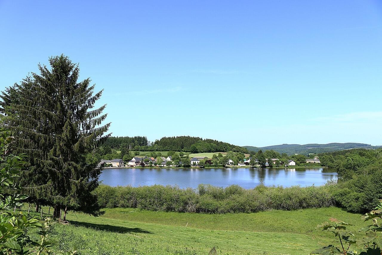 A la découverte des lacs du Morvan en vol élargis
