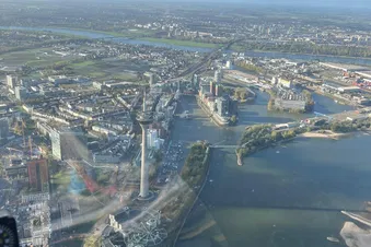 Adventure flight Niederrhein Düsseldorf Braunkohle in a helicopter