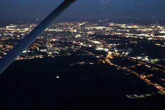 Chemnitz bei Nacht - Rundflug in den Sonnenuntergang