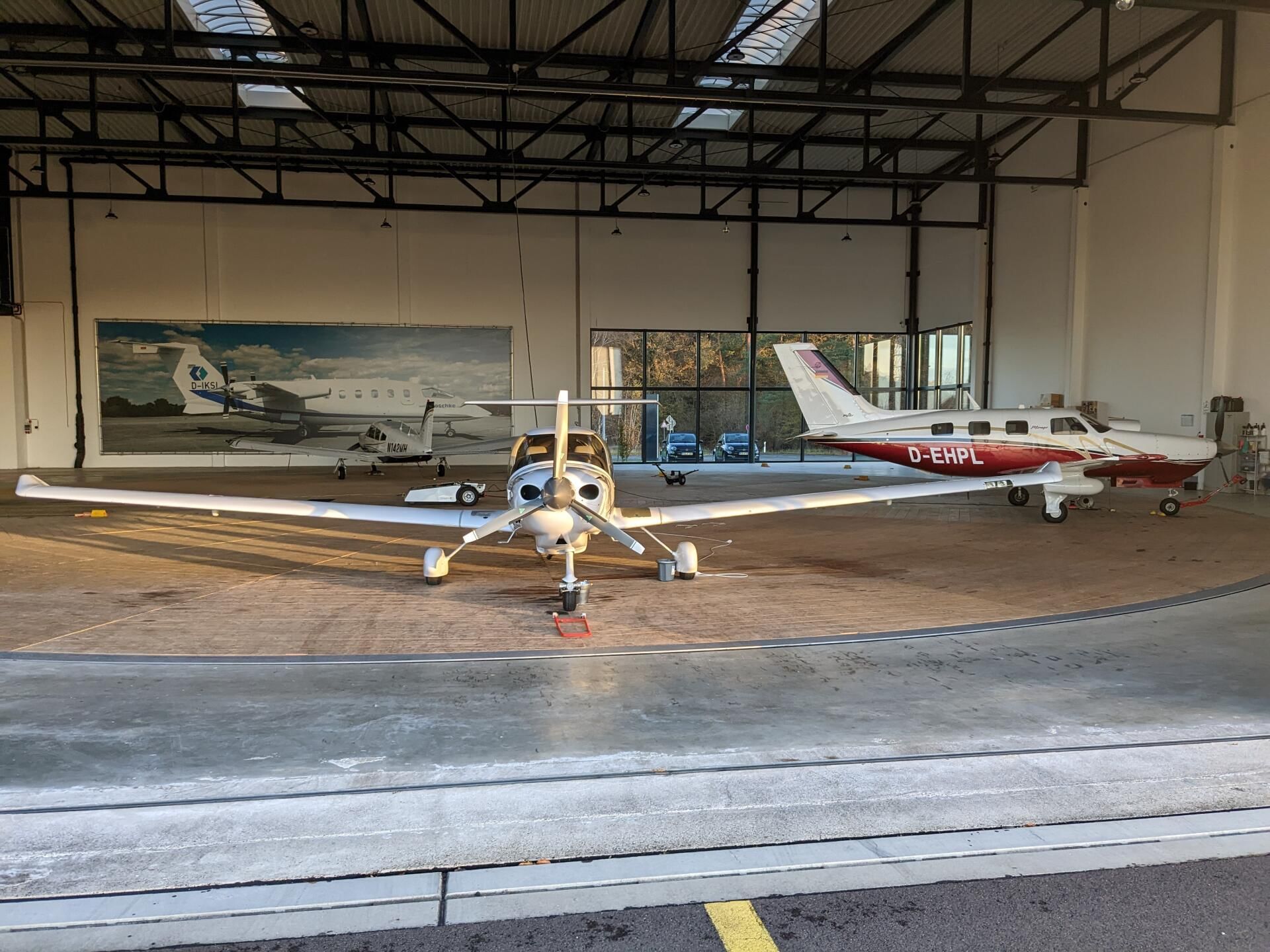 Flugzeug DA40 von vorne