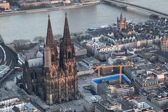 Rundflug über den Kölner Dom und über den Tagebau Garzweiler