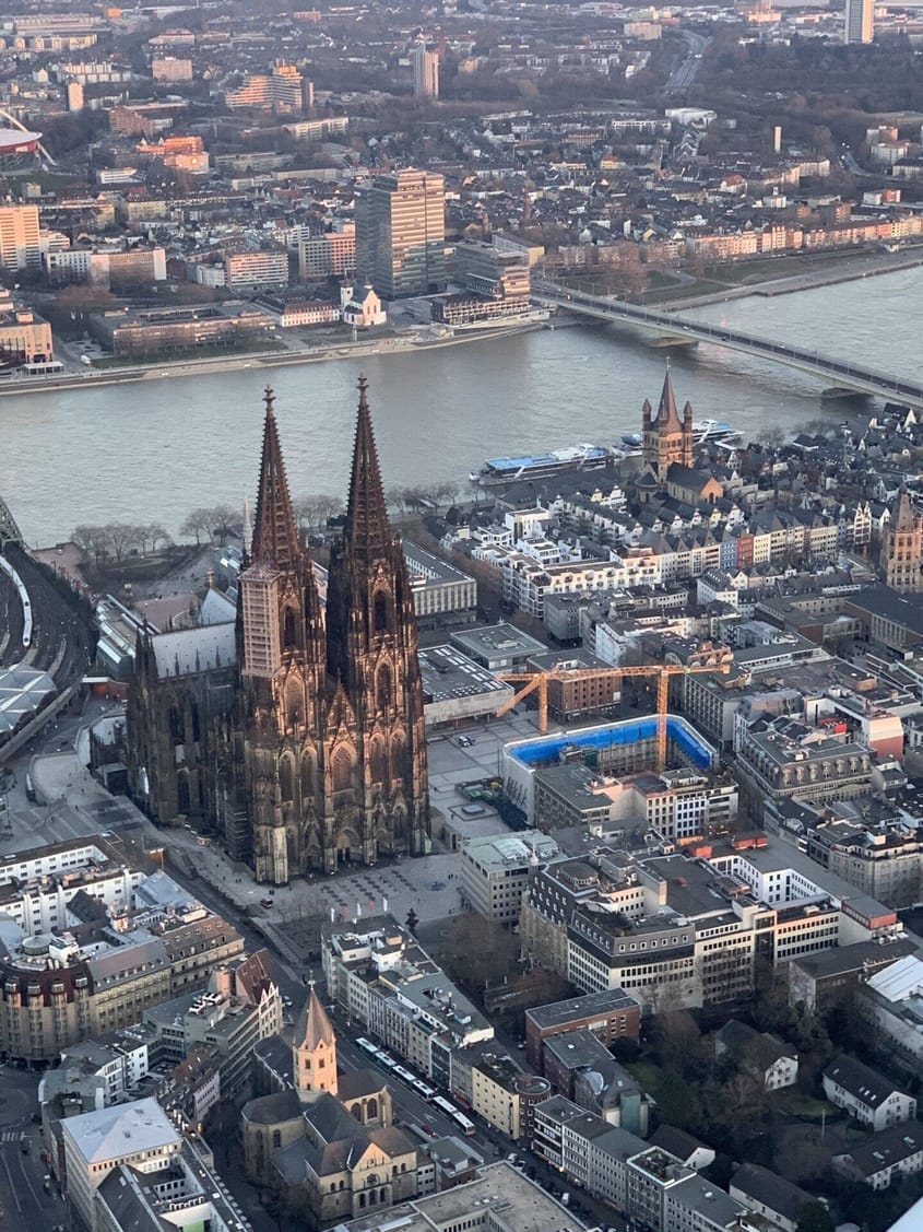 Rundflug über den Kölner Dom und über den Tagebau Garzweiler
