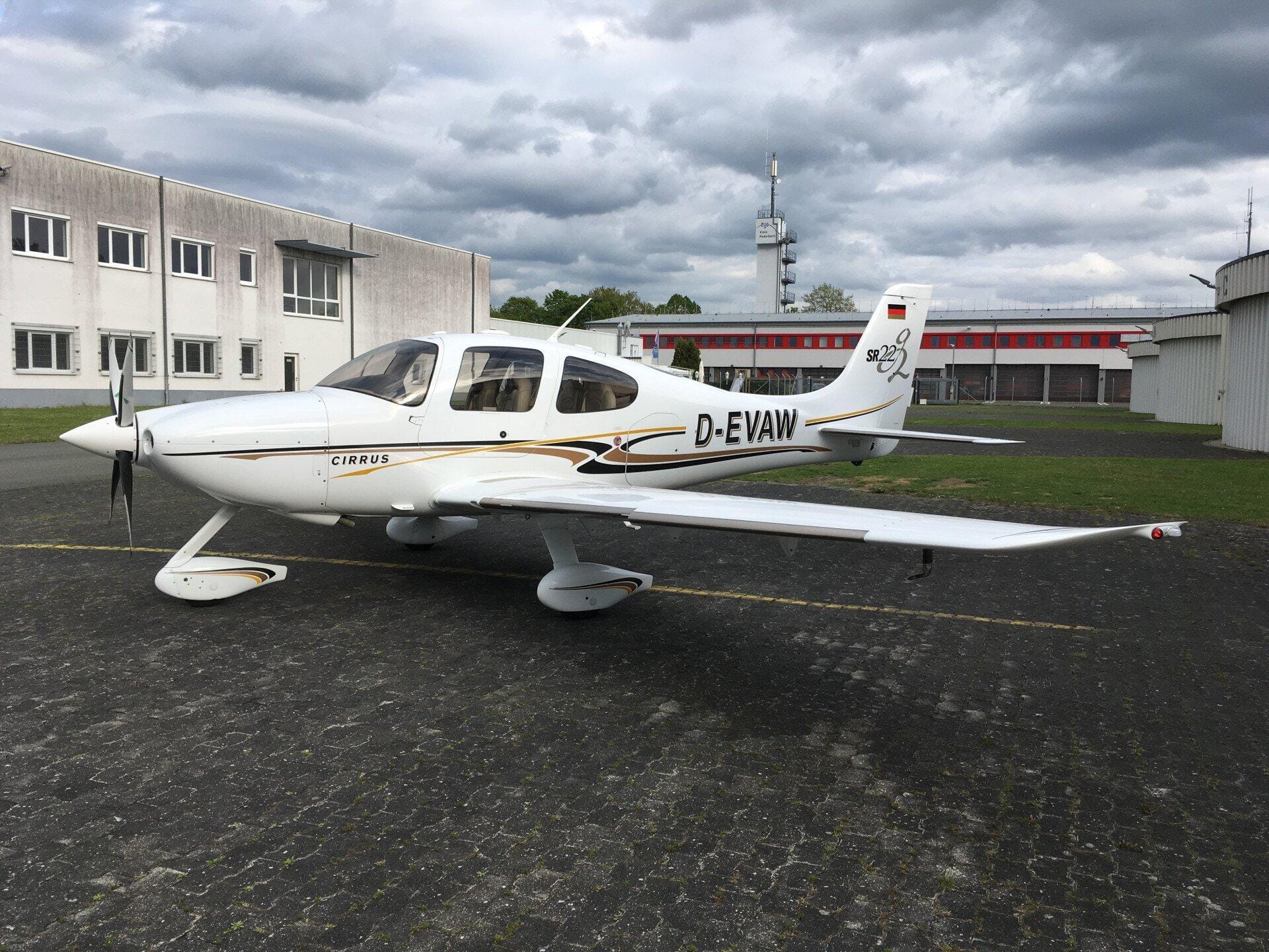 Cirrus SR22