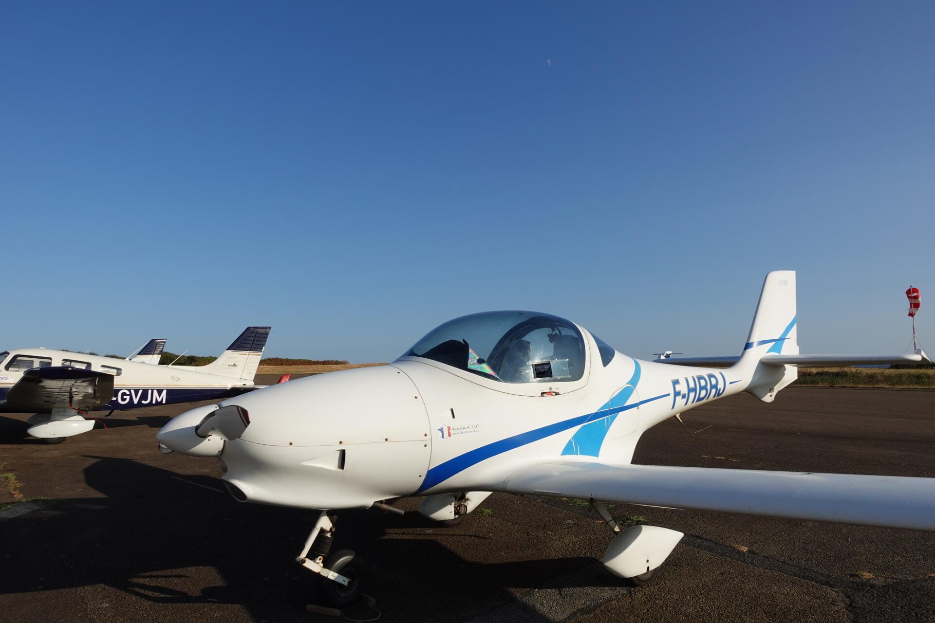 Aquila A210 (AT01)
