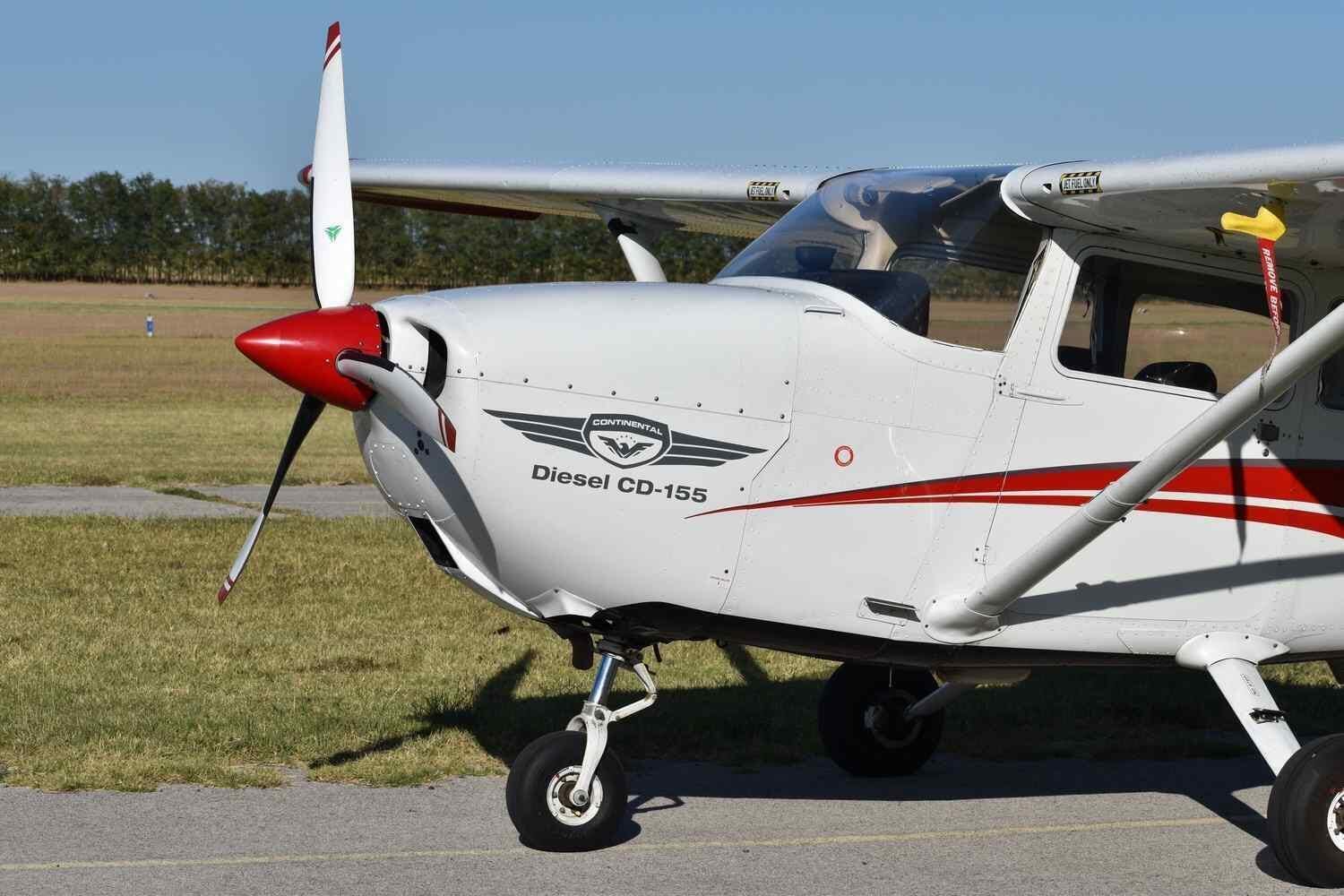 The Front view of the Cessna C-172M-D