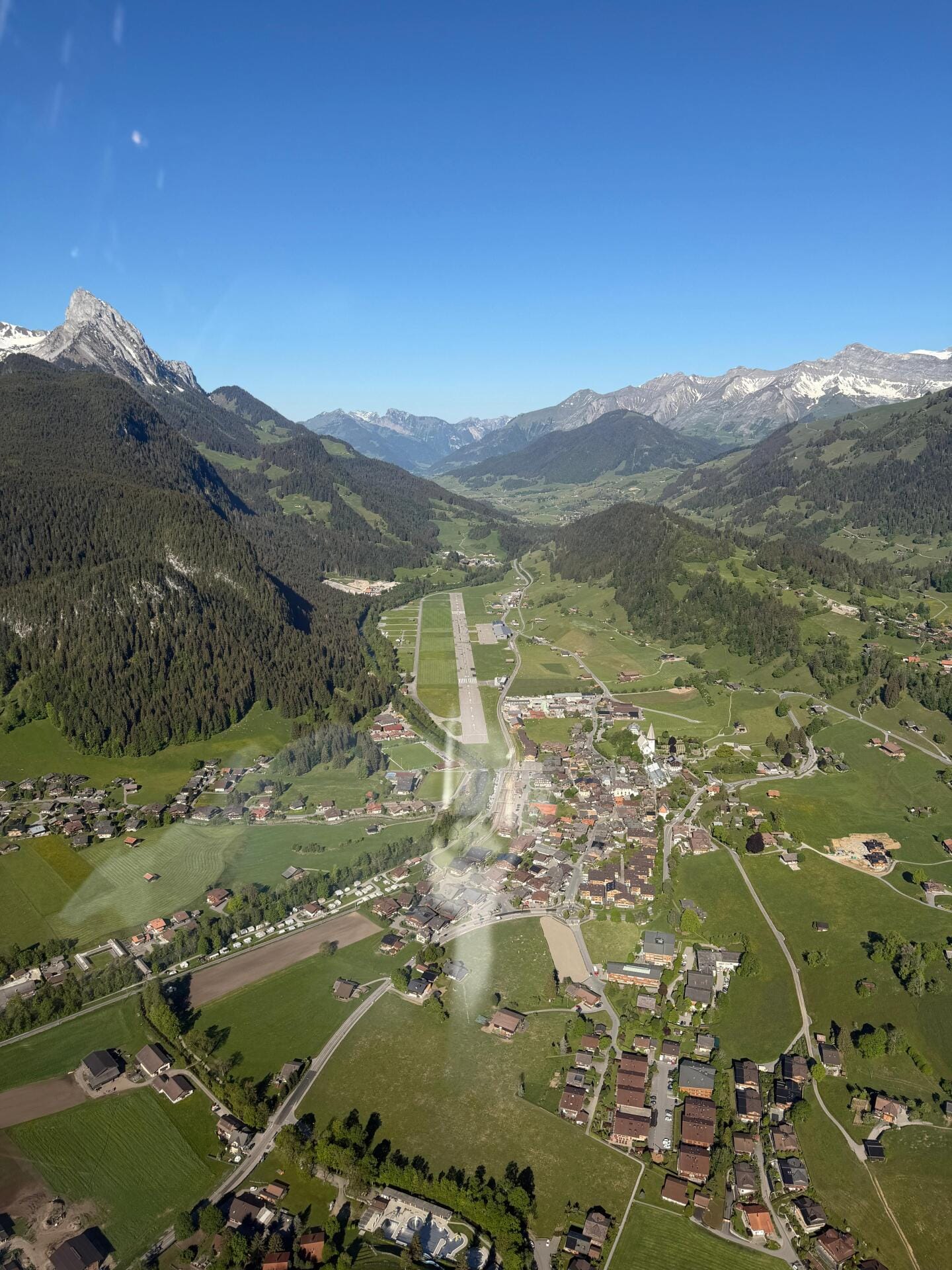 Alpine Escape to Saanen – Scenic Flight the Swiss Alps