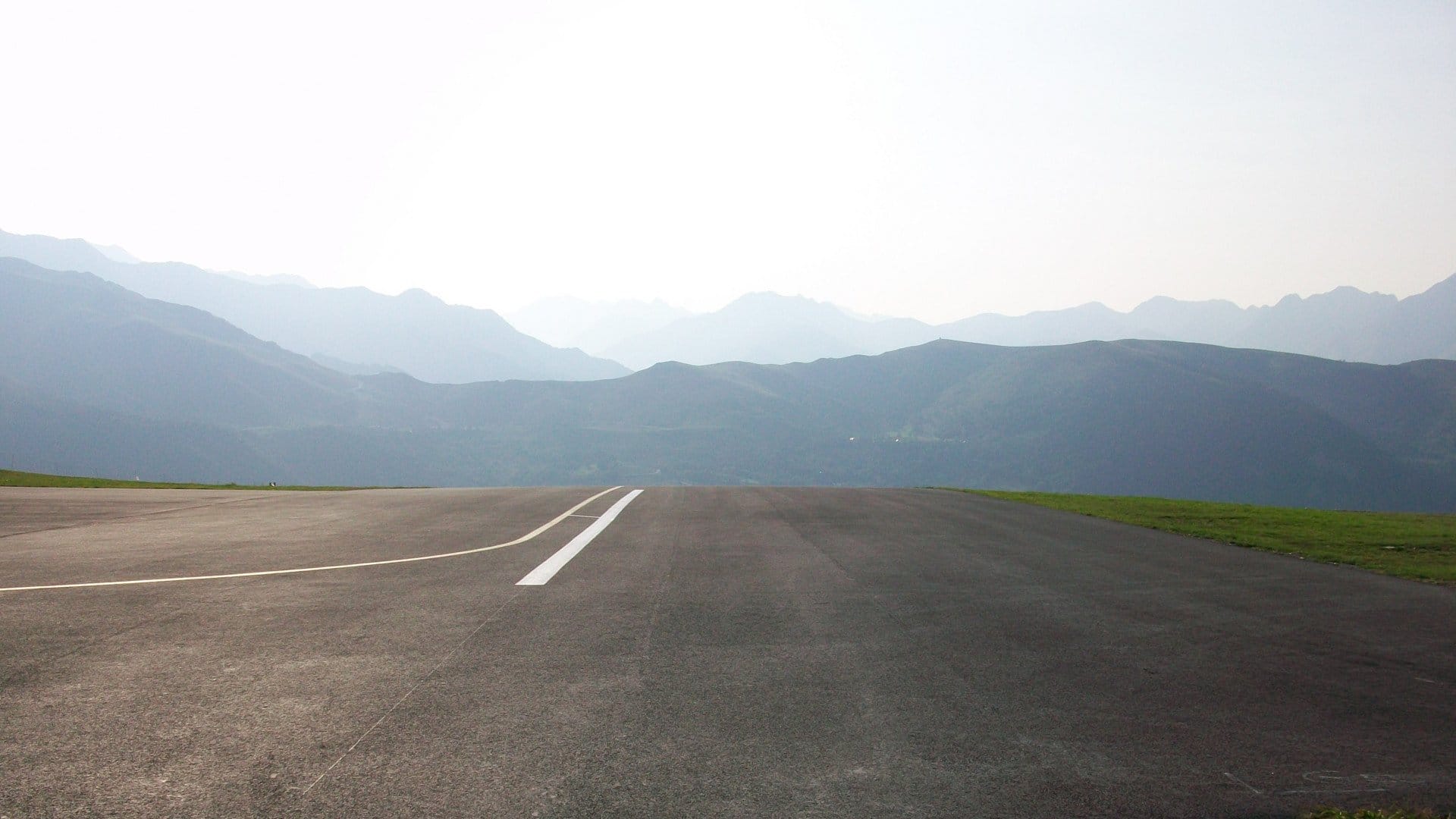Escale à l'altiport 007 (via le Pic du Midi)