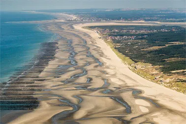 Baie de Somme et Falaises d'Étretat depuis Cambrai