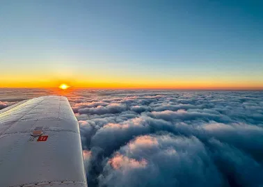 🌅✨ Luzerner Sonnenuntergangsflug – Romantik pur! 💕🛩️